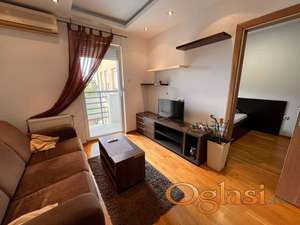 Kompletno namešten stan na Bulevaru Evrope